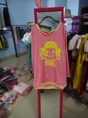 地攤服裝批發指南 擺地攤賣什么服裝利潤高且好賣？